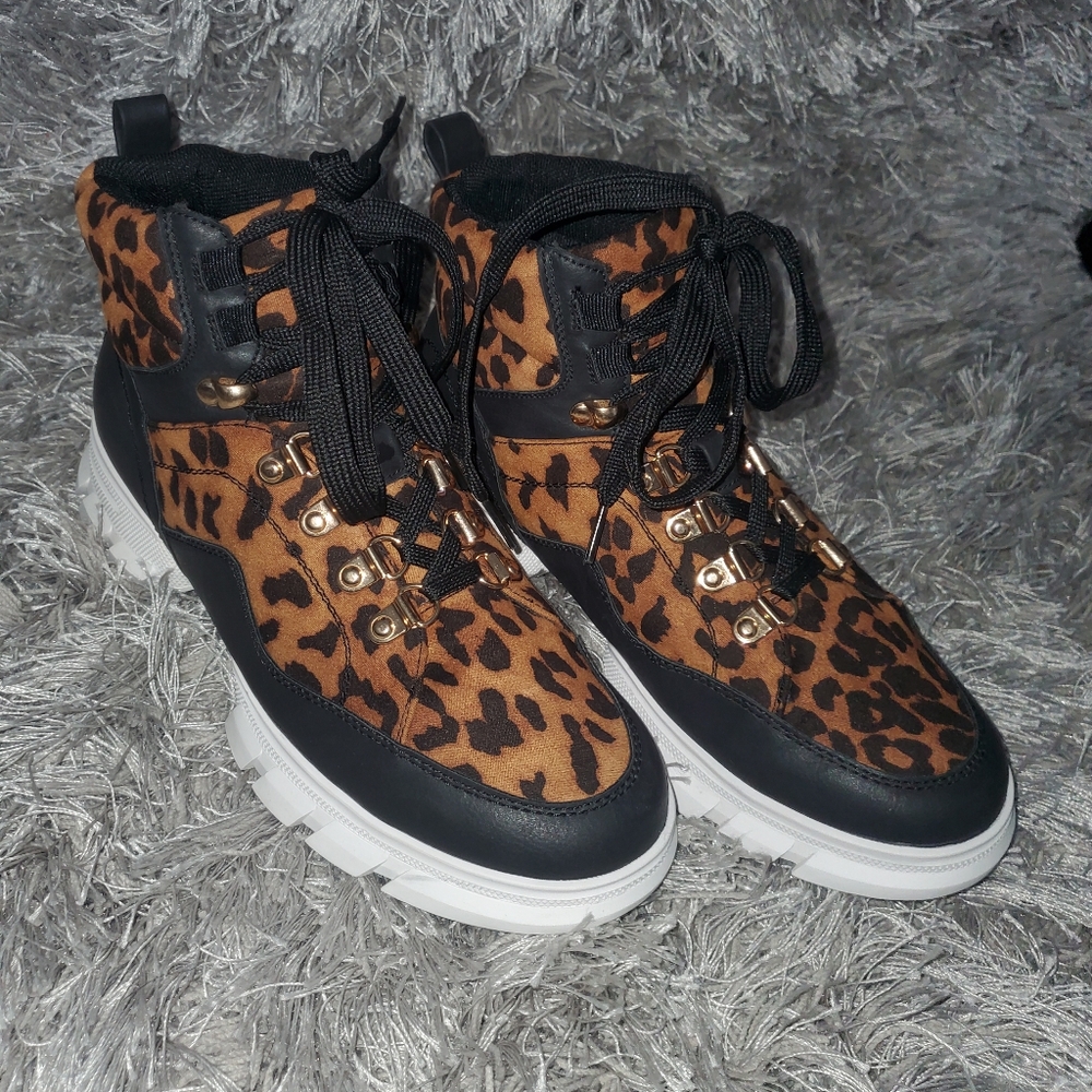 Leopard High-Top Sneakers Women’s size 7
